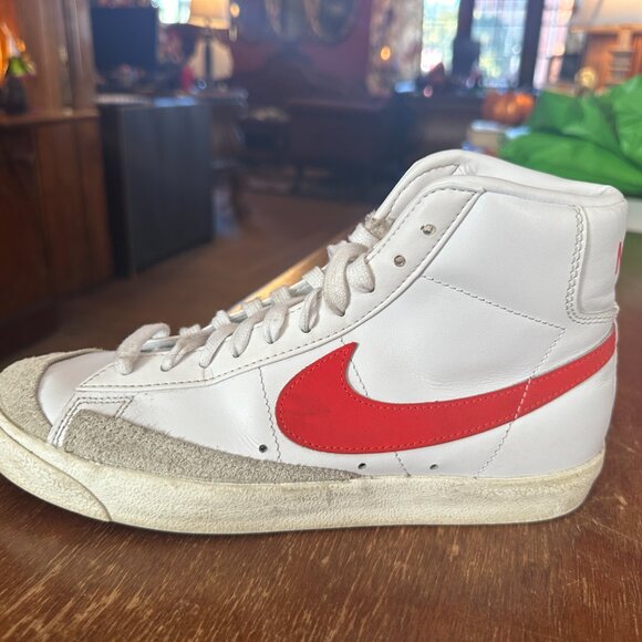 Nike Blazer Mid 77  Size 8.5 Shoes CZ1055-101 White Habanero Red - Picture 7 of 11